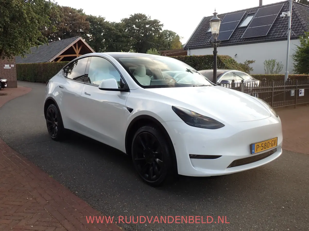 Long Range AWD 75kWh 90%SOH TREKHAAK + 20-INCH / PREMIUM-WHITE INTERIEUR
