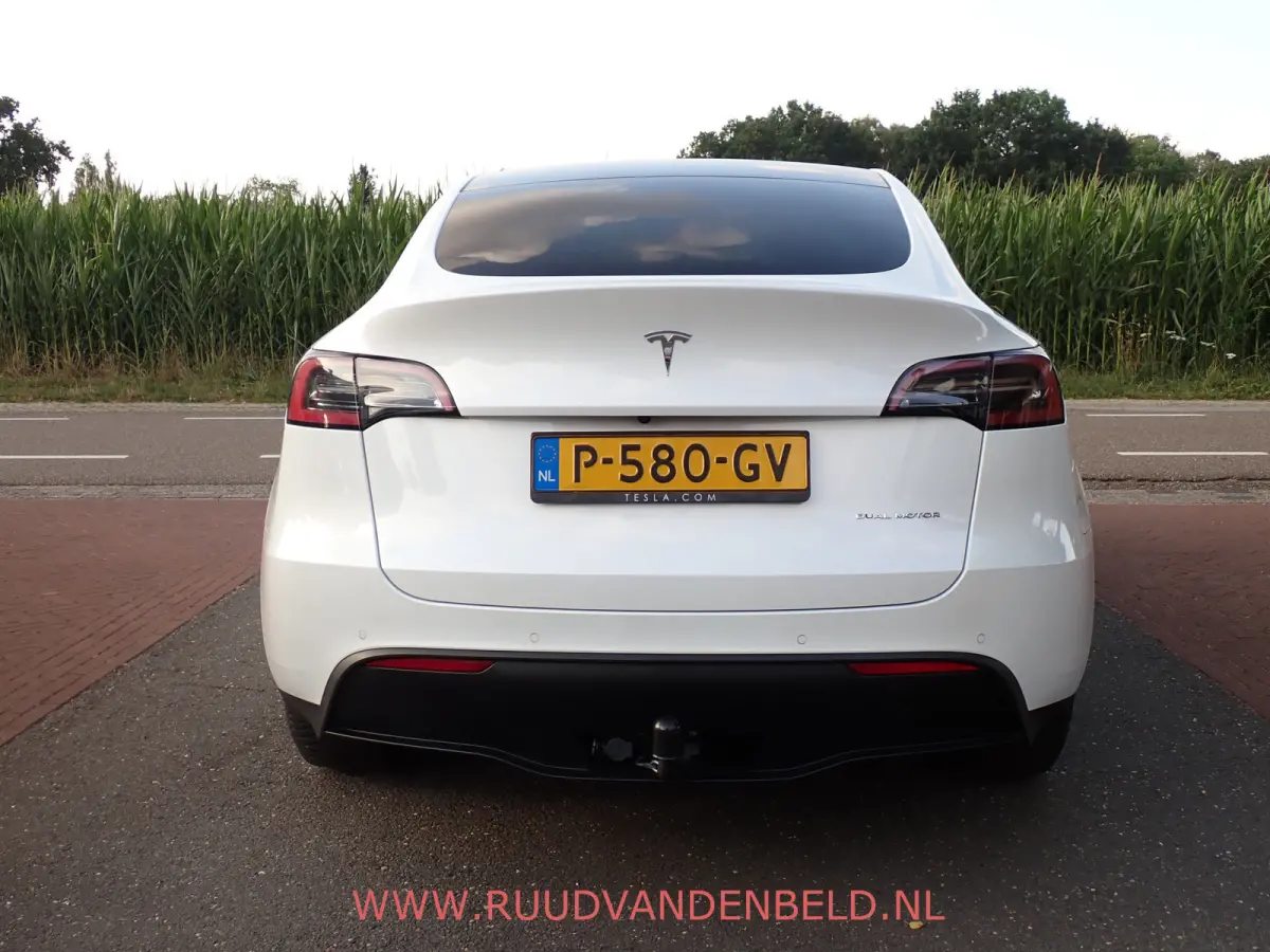 Long Range AWD 75kWh 90%SOH TREKHAAK + 20-INCH / PREMIUM-WHITE INTERIEUR