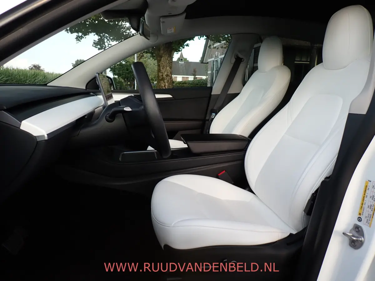 Long Range AWD 75kWh 90%SOH TREKHAAK + 20-INCH / PREMIUM-WHITE INTERIEUR