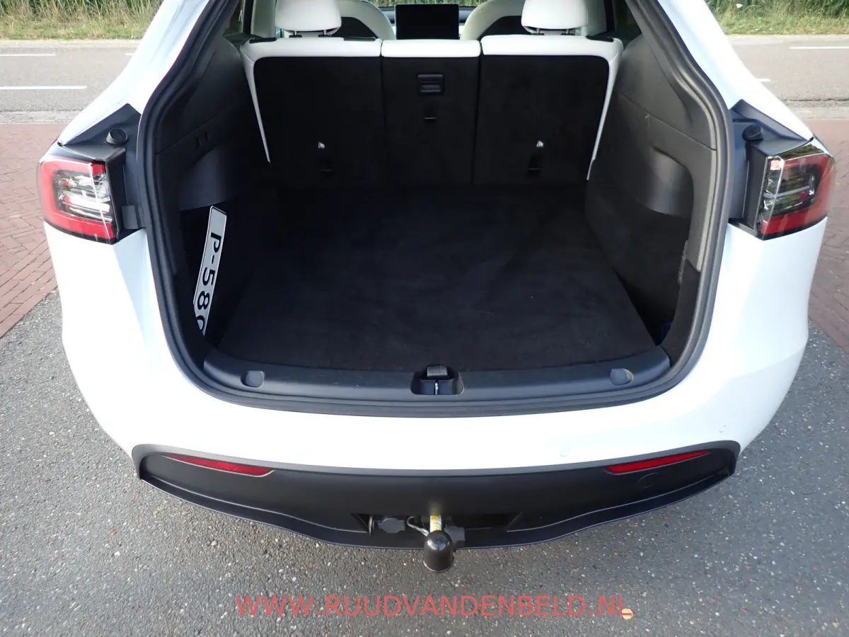 Long Range AWD 75kWh 90%SOH TREKHAAK + 20-INCH / PREMIUM-WHITE INTERIEUR