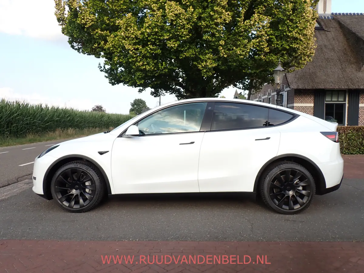 Long Range AWD 75kWh 90%SOH TREKHAAK + 20-INCH / PREMIUM-WHITE INTERIEUR