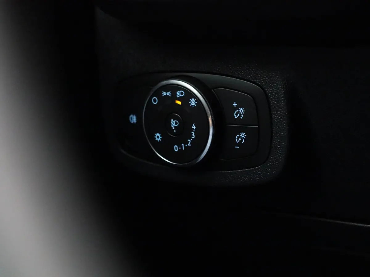 1.0 EcoBoost Connected | Cruise Control | Draadloos Laden | Apple Carplay/Android Auto | All Weather Banden | Navigatie |