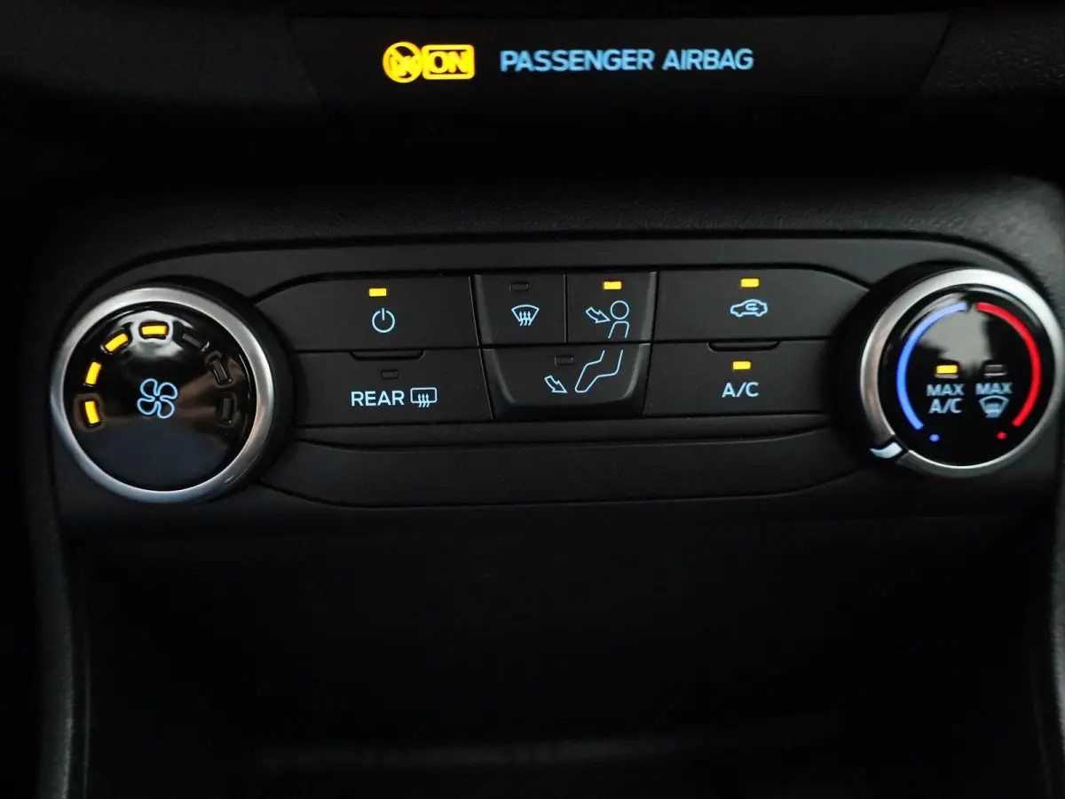 1.0 EcoBoost Connected | Cruise Control | Draadloos Laden | Apple Carplay/Android Auto | All Weather Banden | Navigatie |