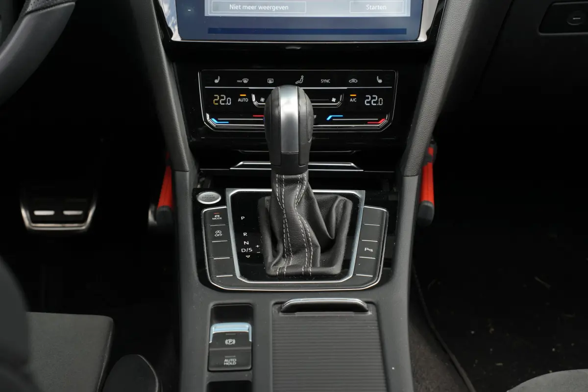 2.0 TSI 190pk 7-DSG R-Line Business+ | Panoramadak | Stoel & Stuurverwarming | Adaptive Cruise | Achteruitrijcamera | 19"
