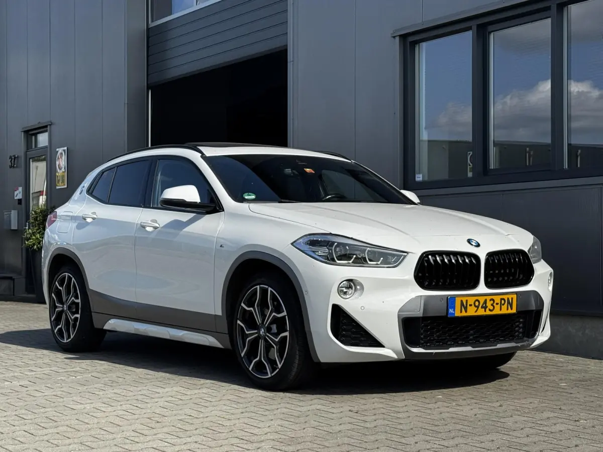 2.0i xDrive High Executive 192 PK | M sport | Pano | Trekhaak | Elek stoelen | 19 Inch