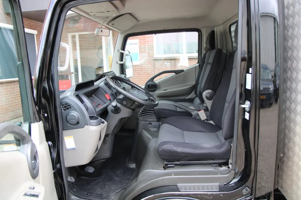 RENAULT Kipper / Dubbel lucht / Trekhaak / Airco / met opbergkast