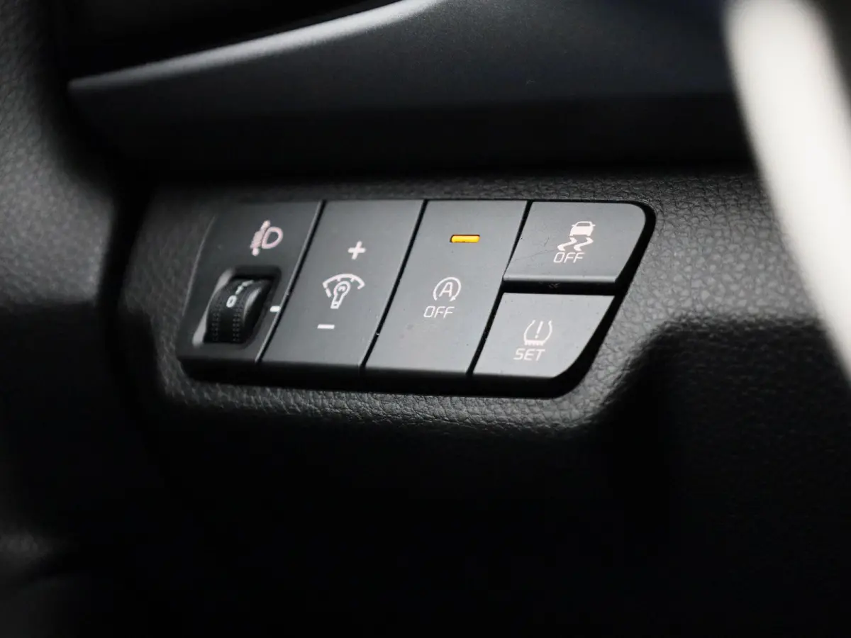 1.0 TGDI ComfortLine | Apple Carplay / Android Auto | Stoelverwarming | Parkeersensoren Achter |