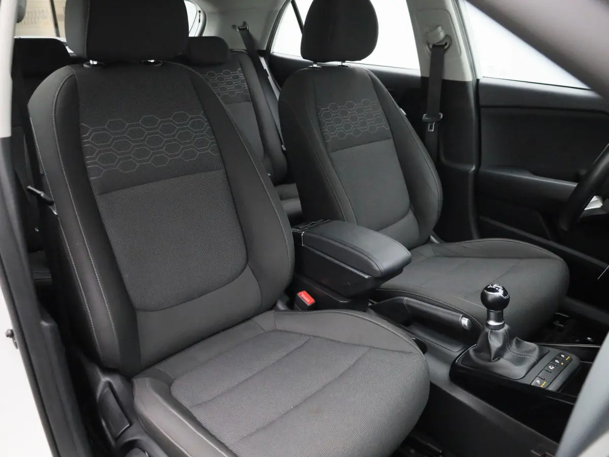 1.0 TGDI ComfortLine | Apple Carplay / Android Auto | Stoelverwarming | Parkeersensoren Achter |