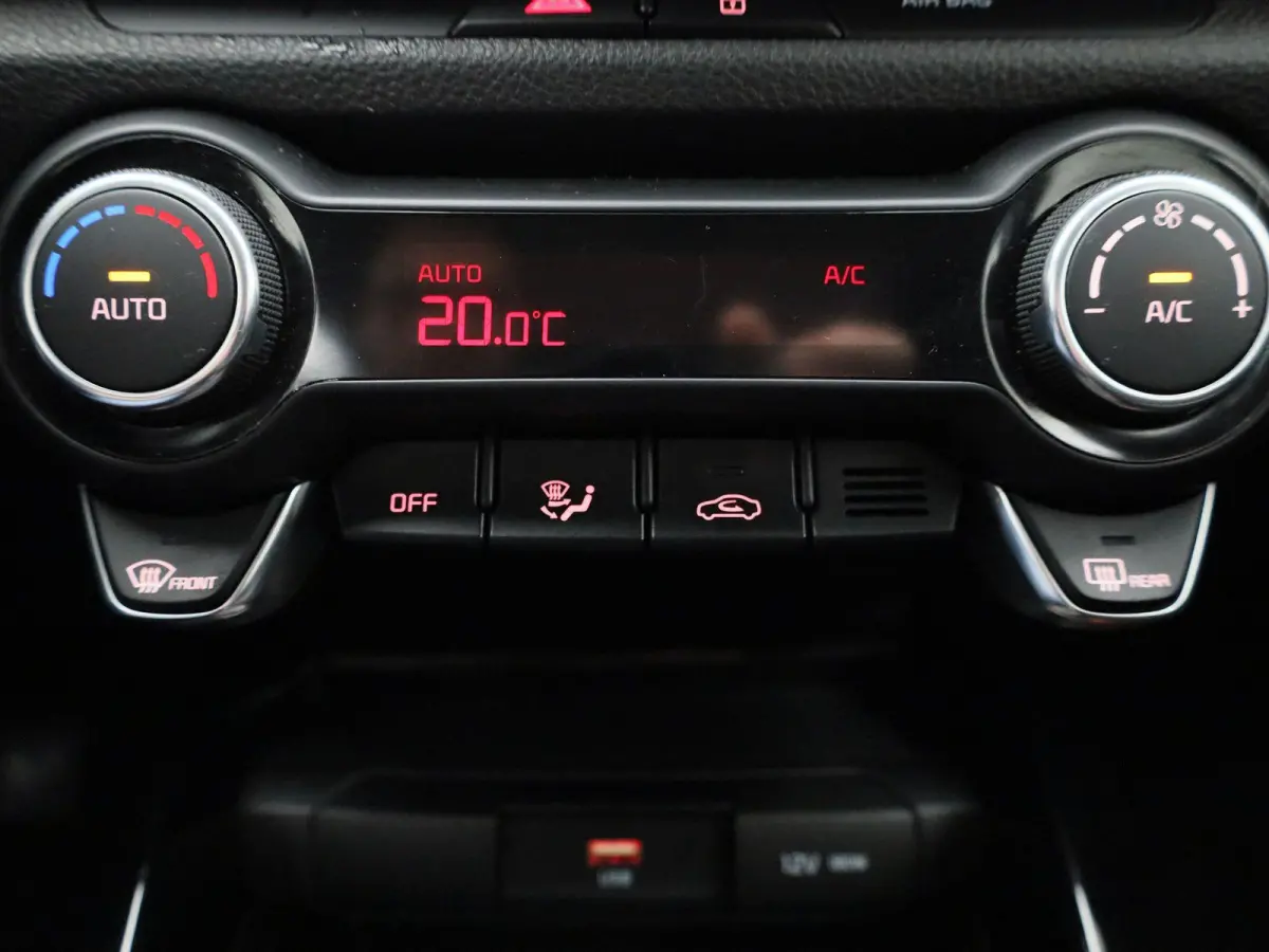1.0 TGDI ComfortLine | Apple Carplay / Android Auto | Stoelverwarming | Parkeersensoren Achter |