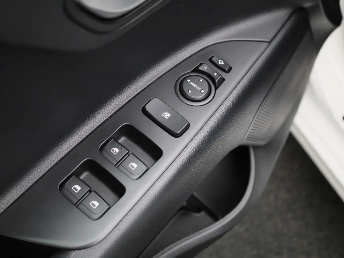 1.0 TGDI ComfortLine | Apple Carplay / Android Auto | Stoelverwarming | Parkeersensoren Achter |