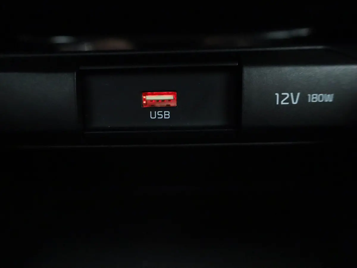 1.0 TGDI ComfortLine | Apple Carplay / Android Auto | Stoelverwarming | Parkeersensoren Achter |