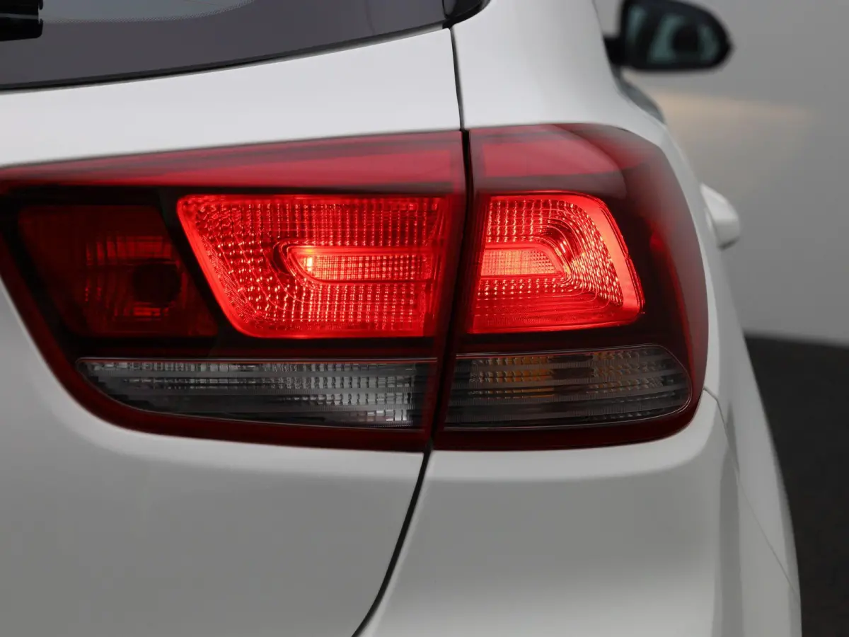 1.0 TGDI ComfortLine | Apple Carplay / Android Auto | Stoelverwarming | Parkeersensoren Achter |