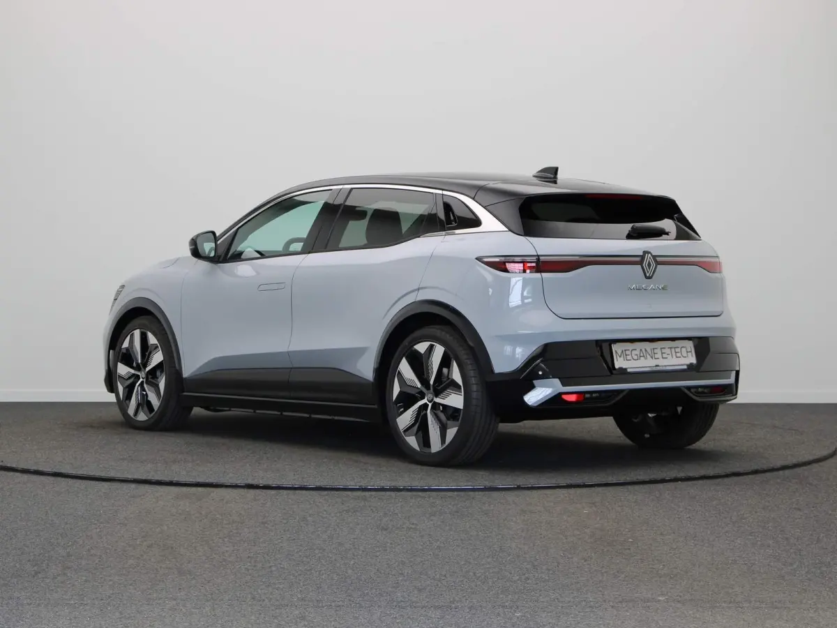 EV60 Optimum Charge Techno | Stuurverwarming | 17% bijtelling | Achteruitrijcamera |
