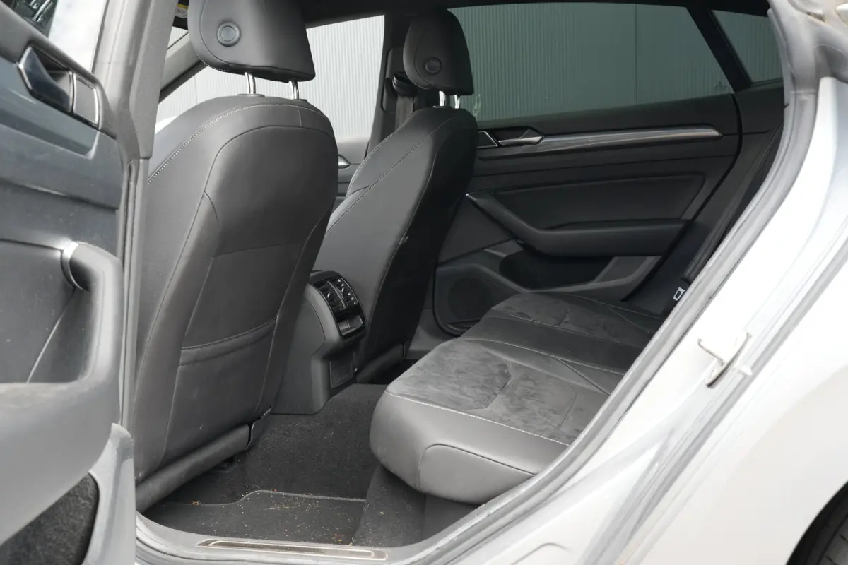 1.5 TSI 150pk Business R | Achteruitrijcamera | 19" | Adaptive Cruise | Stoelverwarming | Navigatie
