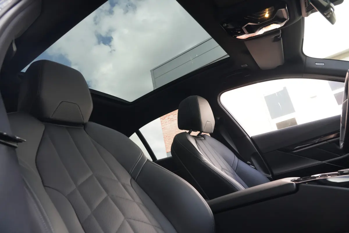 530e M Sport Edition | 300PK | Pano | Harman Kardon | 360° | HUD | Driving Assistant Professional | BMW 530e M Sport Edition 300 PK Plug-in Hybrid met 2.0 viercilinder, panoramadak, Head-Up