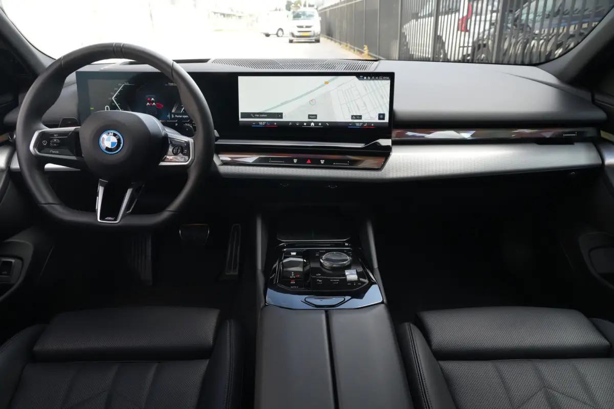 530e M Sport Edition 300pk Panoramadak/DrivingAssistProf/360Camera