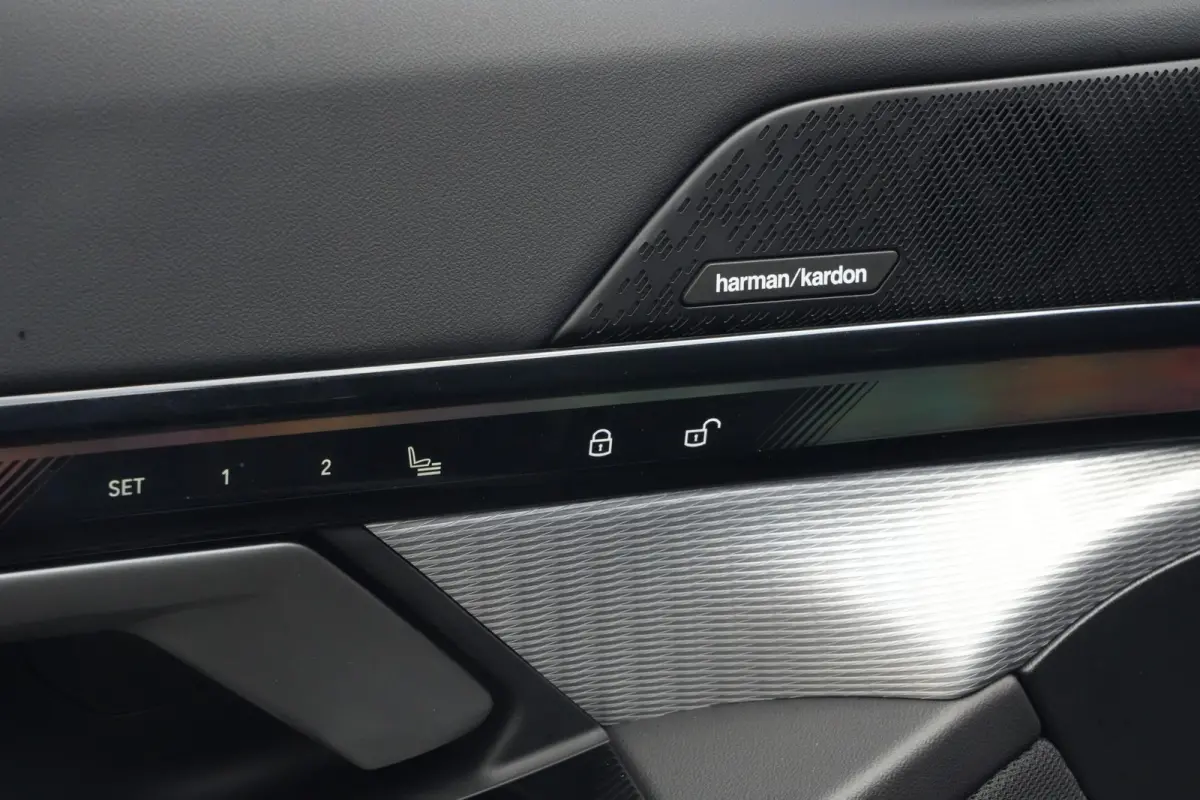 530e M Sport Edition | 300PK | Pano | Harman Kardon | 360° | HUD | Driving Assistant Professional | BMW 530e M Sport Edition 300 PK Plug-in Hybrid met 2.0 viercilinder, panoramadak, Head-Up