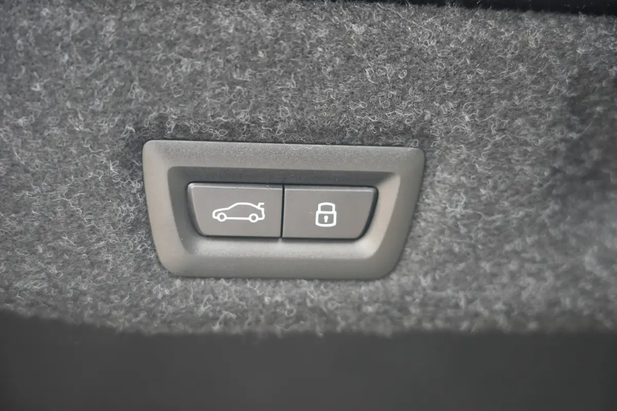 530e M Sport Edition | 300PK | Pano | Harman Kardon | 360° | HUD | Driving Assistant Professional | BMW 530e M Sport Edition 300 PK Plug-in Hybrid met 2.0 viercilinder, panoramadak, Head-Up