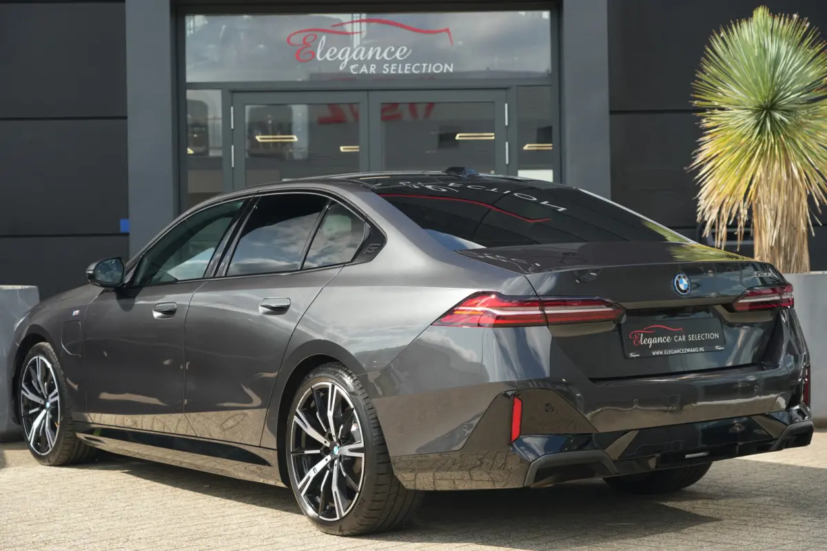 530e M Sport Edition 300pk Panoramadak/DrivingAssistProf/360Camera