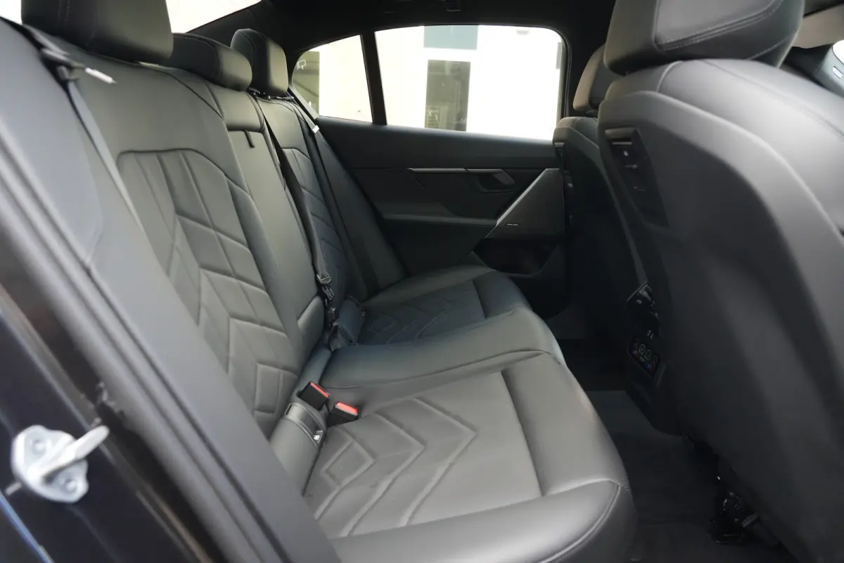 530e M Sport Edition | 300PK | Pano | Harman Kardon | 360° | HUD | Driving Assistant Professional | BMW 530e M Sport Edition 300 PK Plug-in Hybrid met 2.0 viercilinder, panoramadak, Head-Up