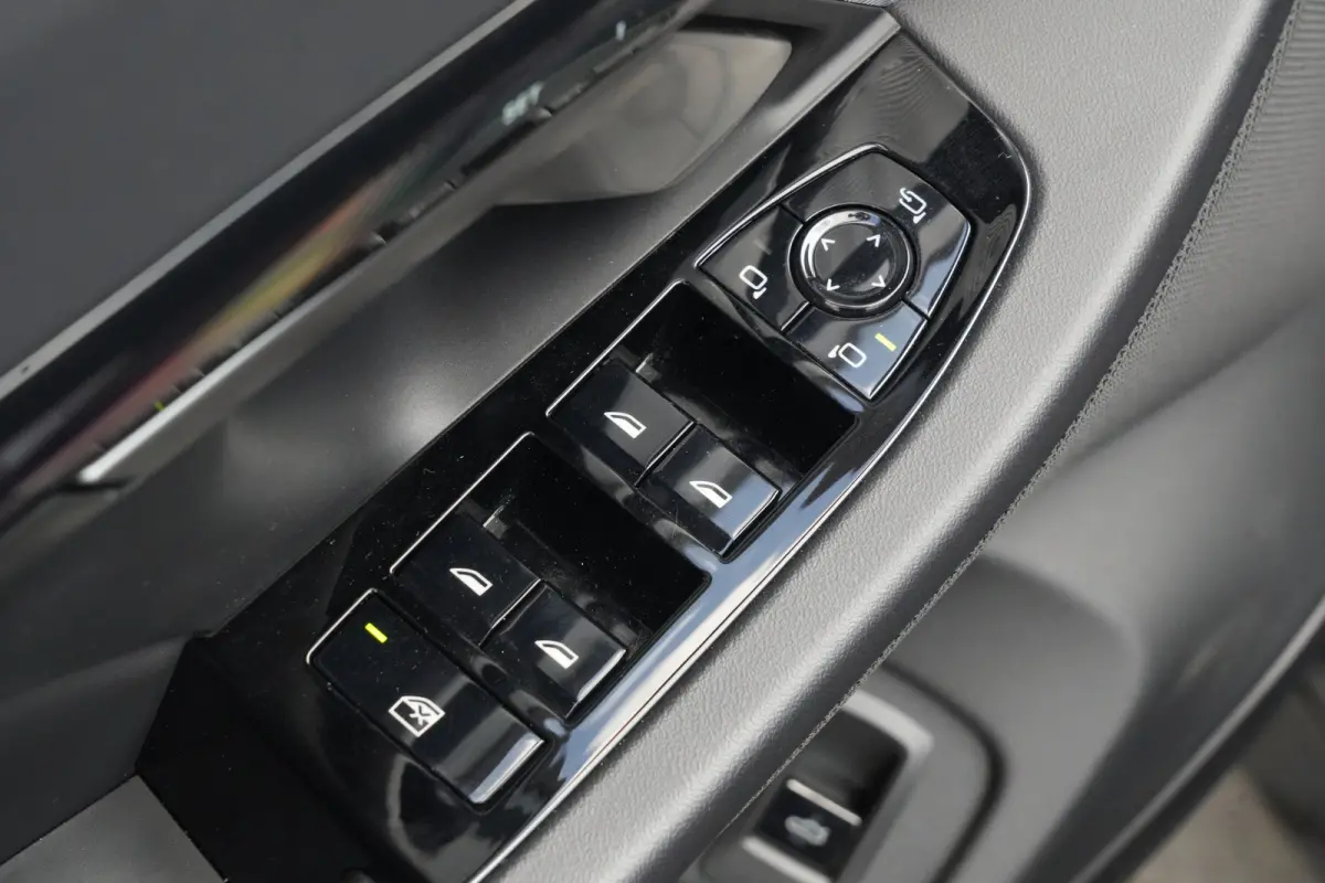 530e M Sport Edition | 300PK | Pano | Harman Kardon | 360° | HUD | Driving Assistant Professional | BMW 530e M Sport Edition 300 PK Plug-in Hybrid met 2.0 viercilinder, panoramadak, Head-Up