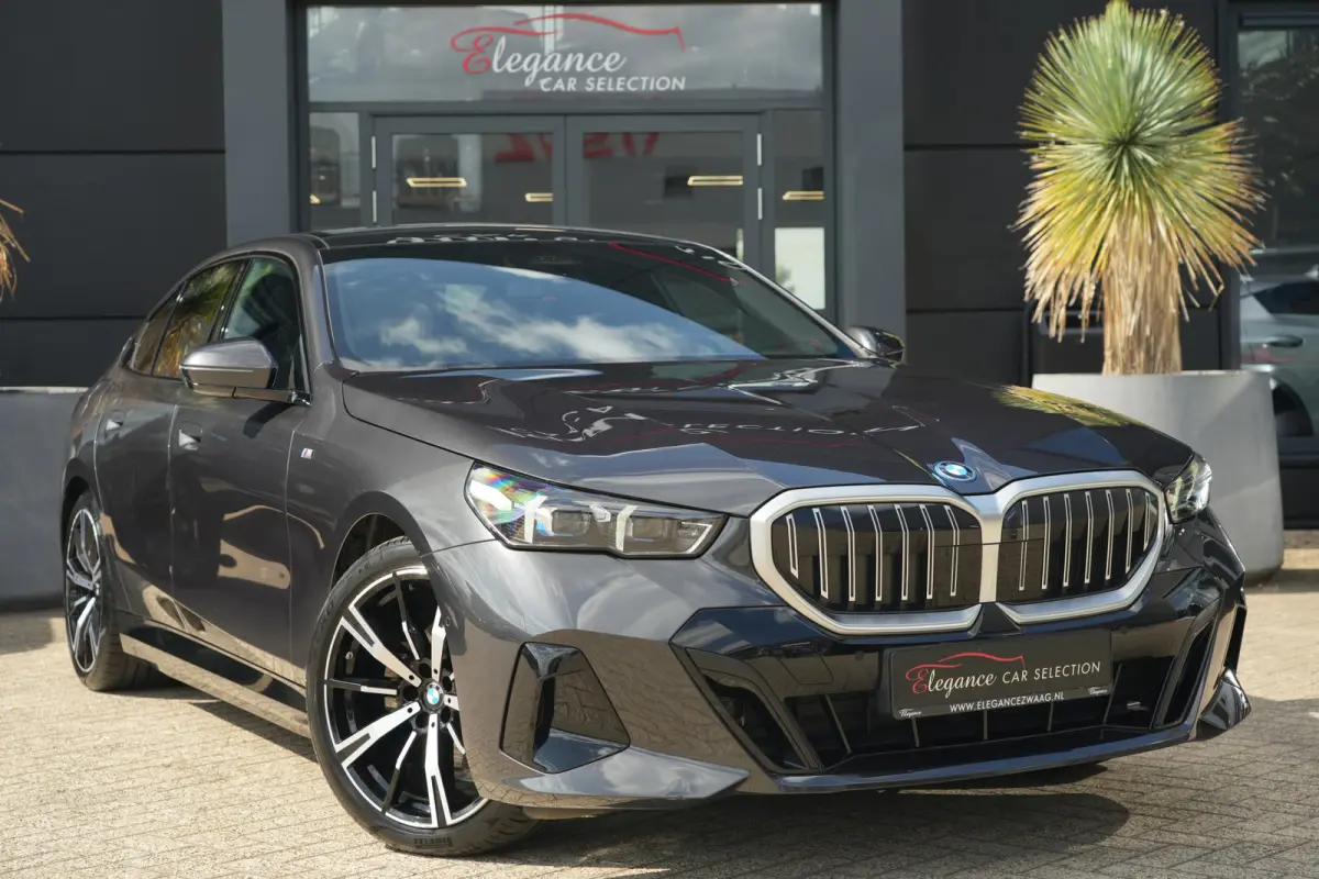 530e M Sport Edition | 300PK | Pano | Harman Kardon | 360° | HUD | Driving Assistant Professional | BMW 530e M Sport Edition 300 PK Plug-in Hybrid met 2.0 viercilinder, panoramadak, Head-Up