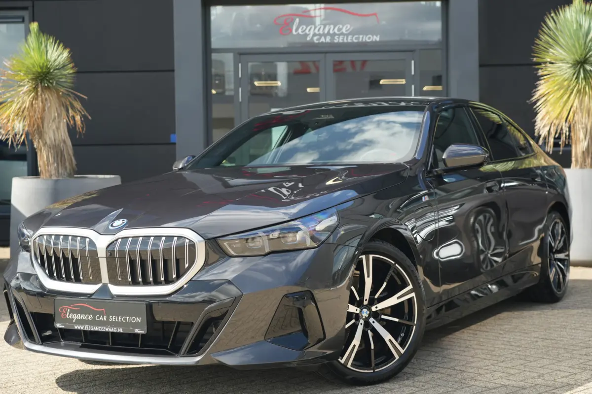 530e M Sport Edition 300pk Panoramadak/DrivingAssistProf/360Camera