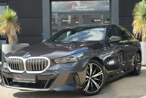 530e M Sport Edition | 300PK | Pano | Harman Kardon | 360° | HUD | Driving Assistant Professional | BMW 530e M Sport Edition 300 PK Plug-in Hybrid met 2.0 viercilinder, panoramadak, Head-Up