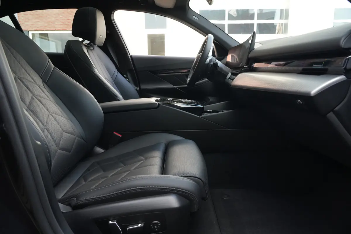530e M Sport Edition | 300PK | Pano | Harman Kardon | 360° | HUD | Driving Assistant Professional | BMW 530e M Sport Edition 300 PK Plug-in Hybrid met 2.0 viercilinder, panoramadak, Head-Up