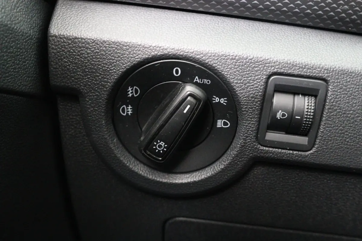 1.0 TSI Life | Automaat! | Navi By App | Cruise Adaptive | Clima | Parkeersensoren V+A | DAB | Lichtmetalen Velgen