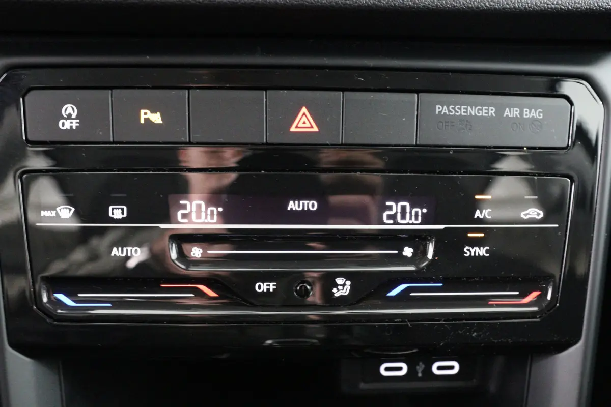 1.0 TSI Life | Automaat! | Navi By App | Cruise Adaptive | Clima | Parkeersensoren V+A | DAB | Lichtmetalen Velgen
