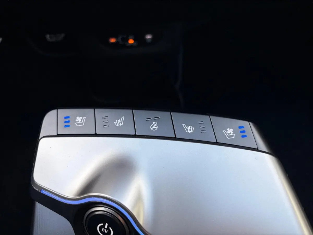 GT-Line Business Edition 84 kWh | Rijdende Demo ! | Draadloos Apple Carplay / Android Auto | Navigatiesysteem | Elektrisch Verstelbare voorstoelen | Licht + Regensensor | Stoelverwarming+ St