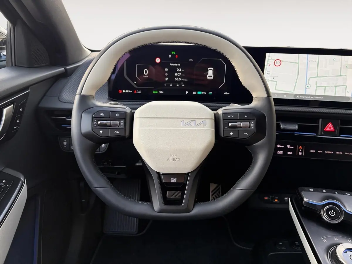GT-Line Business Edition 84 kWh | Rijdende Demo ! | Draadloos Apple Carplay / Android Auto | Navigatiesysteem | Elektrisch Verstelbare voorstoelen | Licht + Regensensor | Stoelverwarming+ St