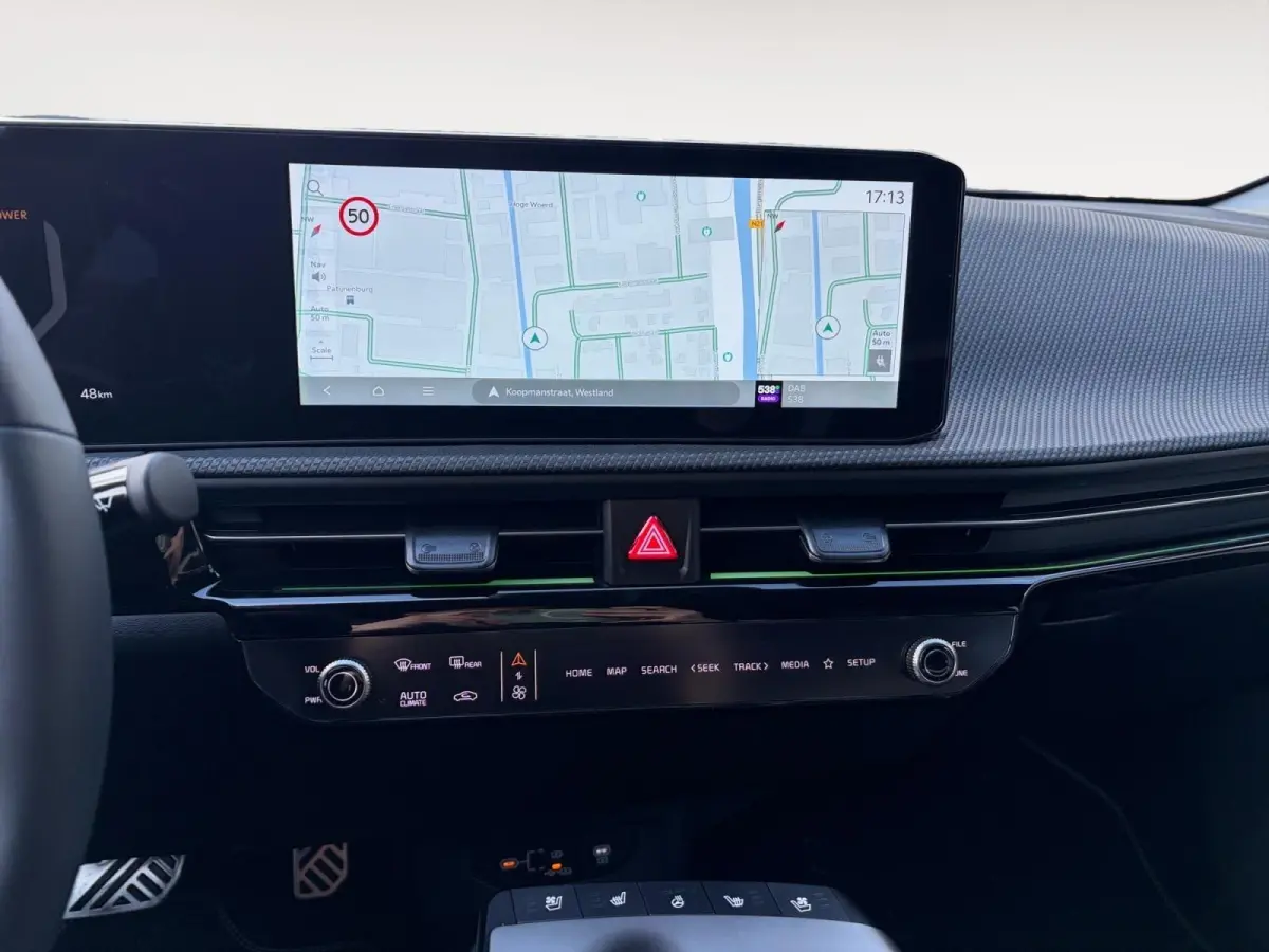 GT-Line Business Edition 84 kWh | Rijdende Demo ! | Draadloos Apple Carplay / Android Auto | Navigatiesysteem | Elektrisch Verstelbare voorstoelen | Licht + Regensensor | Stoelverwarming+ St