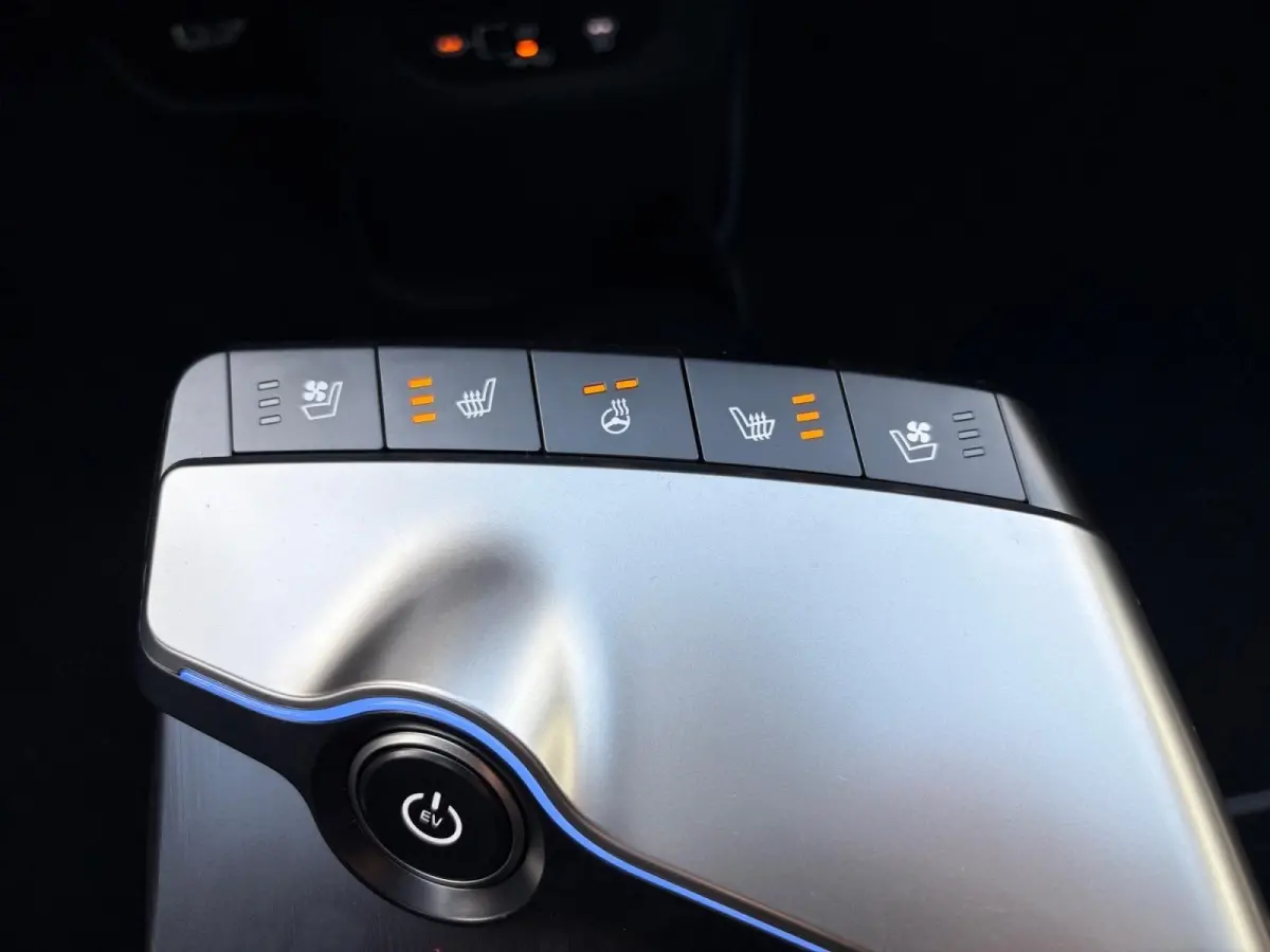 GT-Line Business Edition 84 kWh | Rijdende Demo ! | Draadloos Apple Carplay / Android Auto | Navigatiesysteem | Elektrisch Verstelbare voorstoelen | Licht + Regensensor | Stoelverwarming+ St