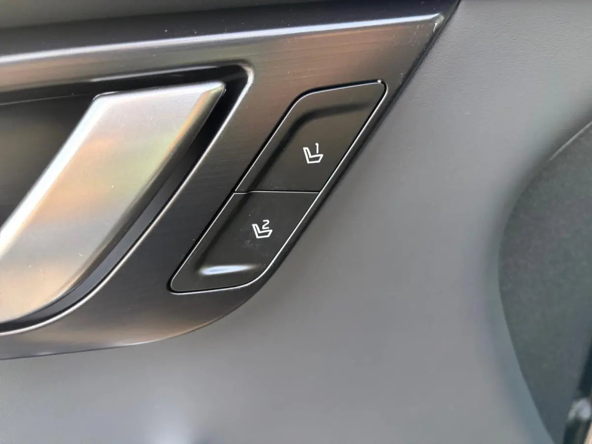 GT-Line Business Edition 84 kWh | Rijdende Demo ! | Draadloos Apple Carplay / Android Auto | Navigatiesysteem | Elektrisch Verstelbare voorstoelen | Licht + Regensensor | Stoelverwarming+ St