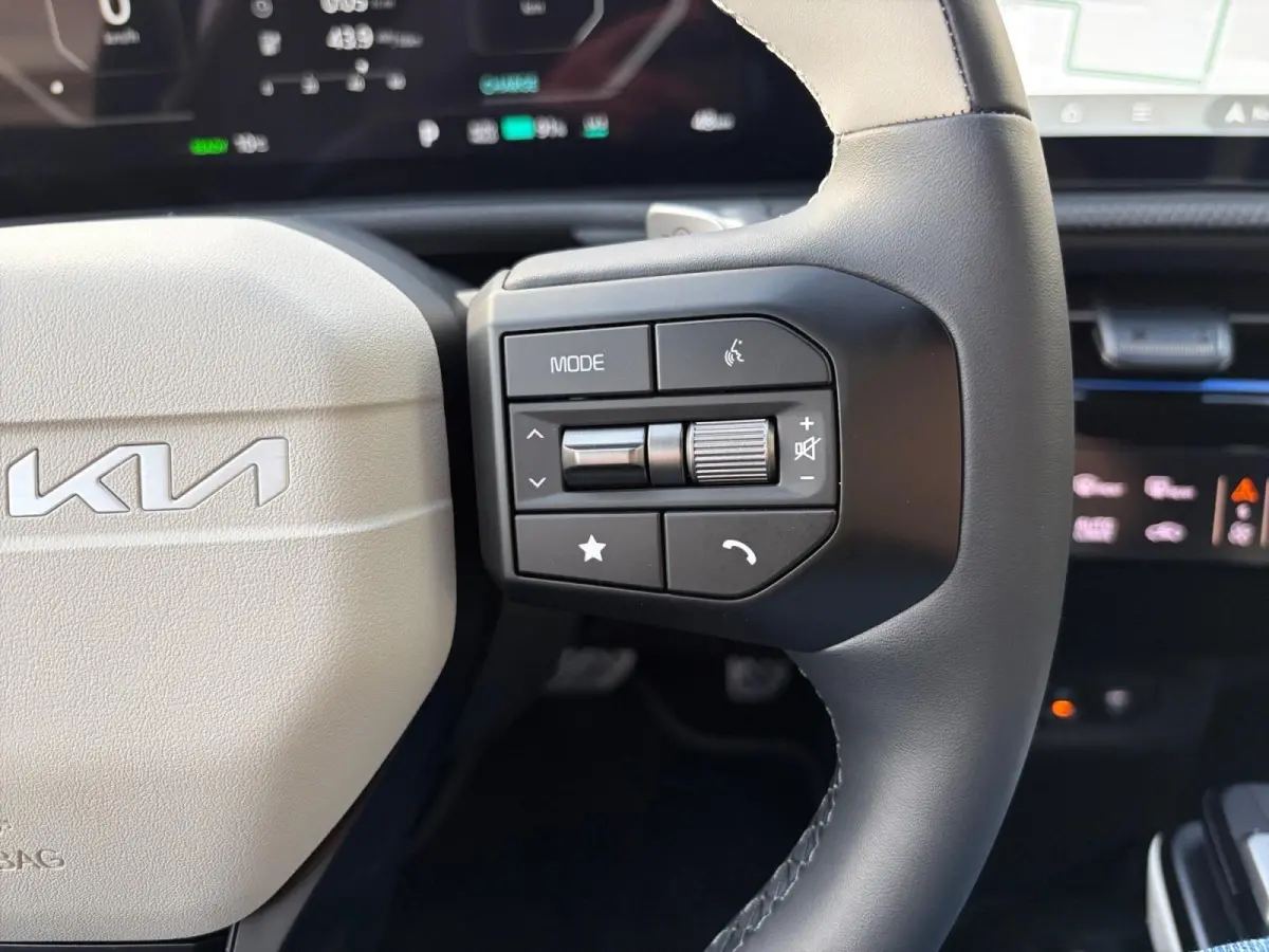 GT-Line Business Edition 84 kWh | Rijdende Demo ! | Draadloos Apple Carplay / Android Auto | Navigatiesysteem | Elektrisch Verstelbare voorstoelen | Licht + Regensensor | Stoelverwarming+ St