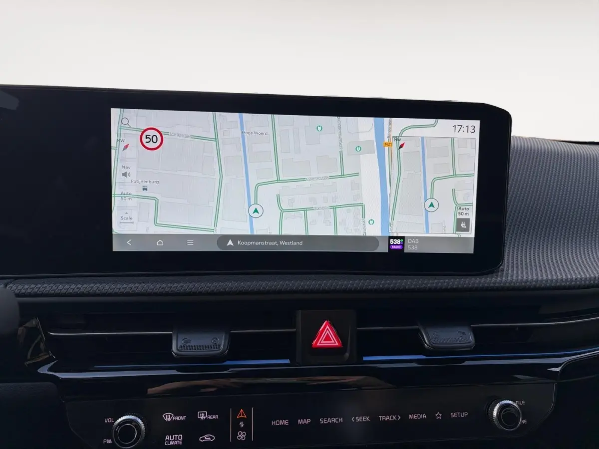 GT-Line Business Edition 84 kWh | Rijdende Demo ! | Draadloos Apple Carplay / Android Auto | Navigatiesysteem | Elektrisch Verstelbare voorstoelen | Licht + Regensensor | Stoelverwarming+ St