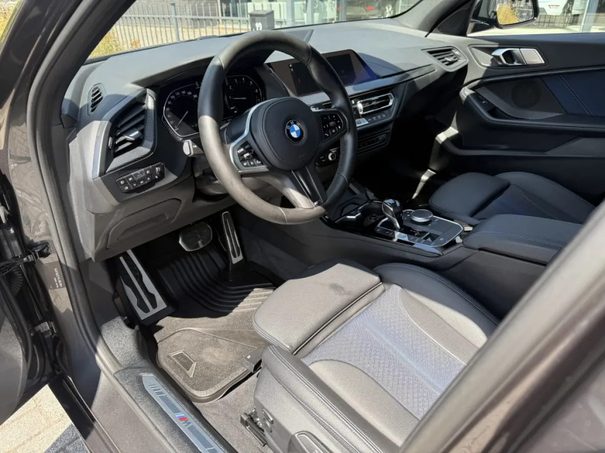 118i Executive Automaat | M-Sport | Navi | Elektr. achterklep | stoelverw |
