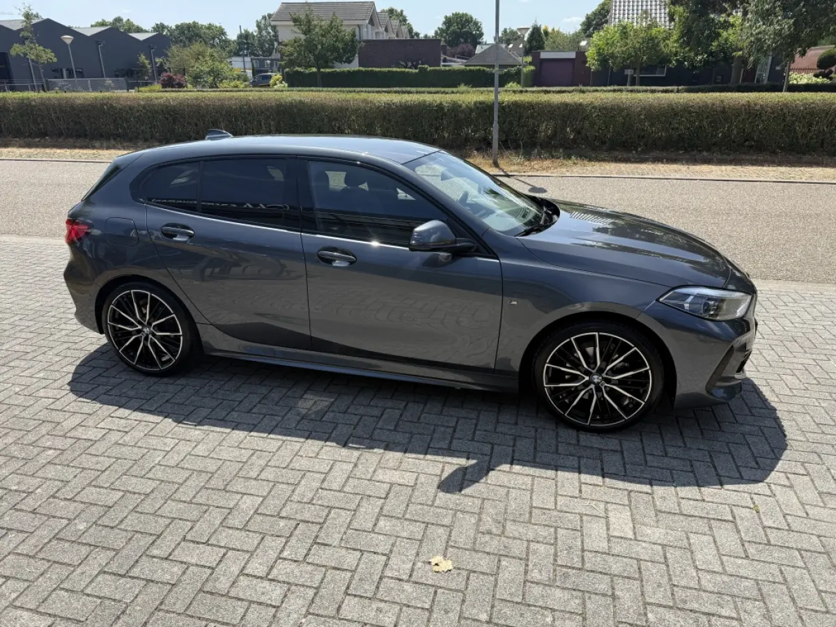 118i Executive Automaat | M-Sport | Navi | Elektr. achterklep | stoelverw |
