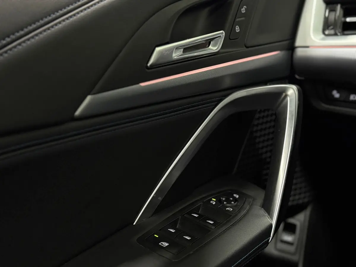 SDrive20i M Sport Pano Sportstoelen ACC Trekhaak Navi LED Camera Carplay