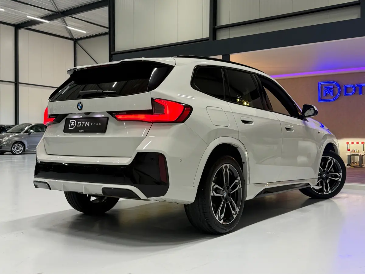 SDrive20i M Sport Pano Sportstoelen ACC Trekhaak Navi LED Camera Carplay