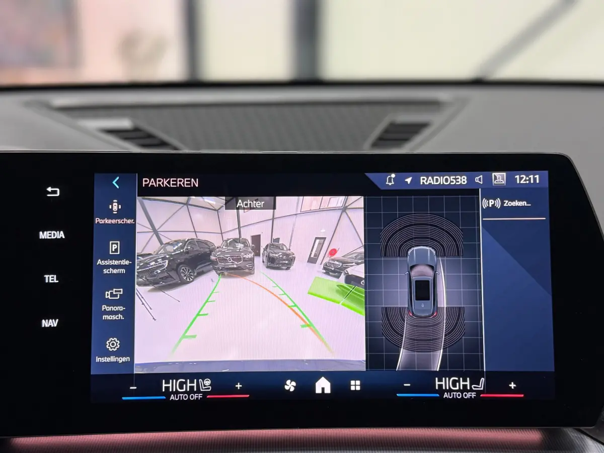 SDrive20i M Sport Pano Sportstoelen ACC Trekhaak Navi LED Camera Carplay