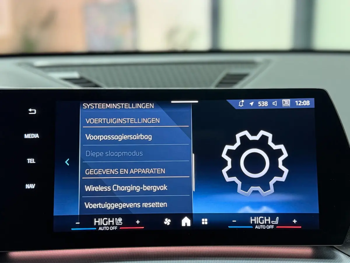 SDrive20i M Sport Pano Sportstoelen ACC Trekhaak Navi LED Camera Carplay