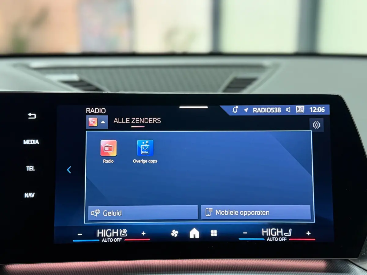 SDrive20i M Sport Pano Sportstoelen ACC Trekhaak Navi LED Camera Carplay