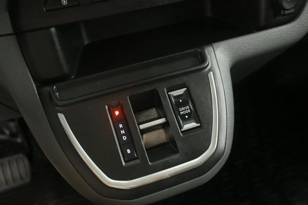 Opel Vivaro-e 75 kWh L2H1 | Snelladen | SOH 96% | 3 Zits | Airco | Cruise | Carplay | Parkeersens.