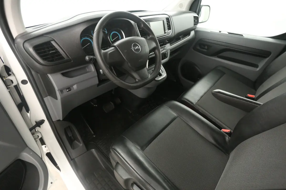Opel Vivaro-e 75 kWh L2H1 | Snelladen | SOH 96% | 3 Zits | Airco | Cruise | Carplay | Parkeersens.