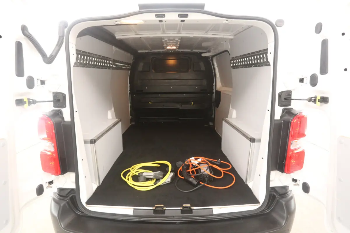 Opel Vivaro-e L2H1 75 kWh | Snelladen | SOH 92% | Airco | Camera | Cruise | Carplay | 3 Zits