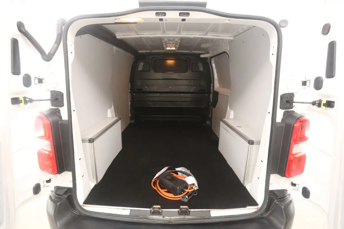 Opel Vivaro-e L2H1 Edition 75 kWh Long Range | Snelladen | SOH 87% | Airco | Cruise | 3 Zits | Carplay | Parkeersens.