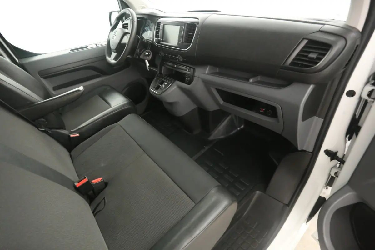 Opel Vivaro-e L2H1 75 kWh Long Range | Snelladen | SOH 87% | Airco | Cruise | 3 Zits | Carplay | Parkeersens.